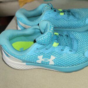 Under Armour Unisex-Child Rogue 3 Alternate Closure Sneaker